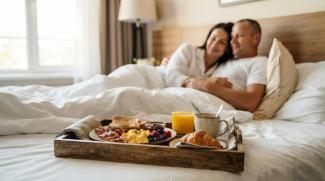 Turisti attenti alle spese energetiche in una camera di bed & breakfast
